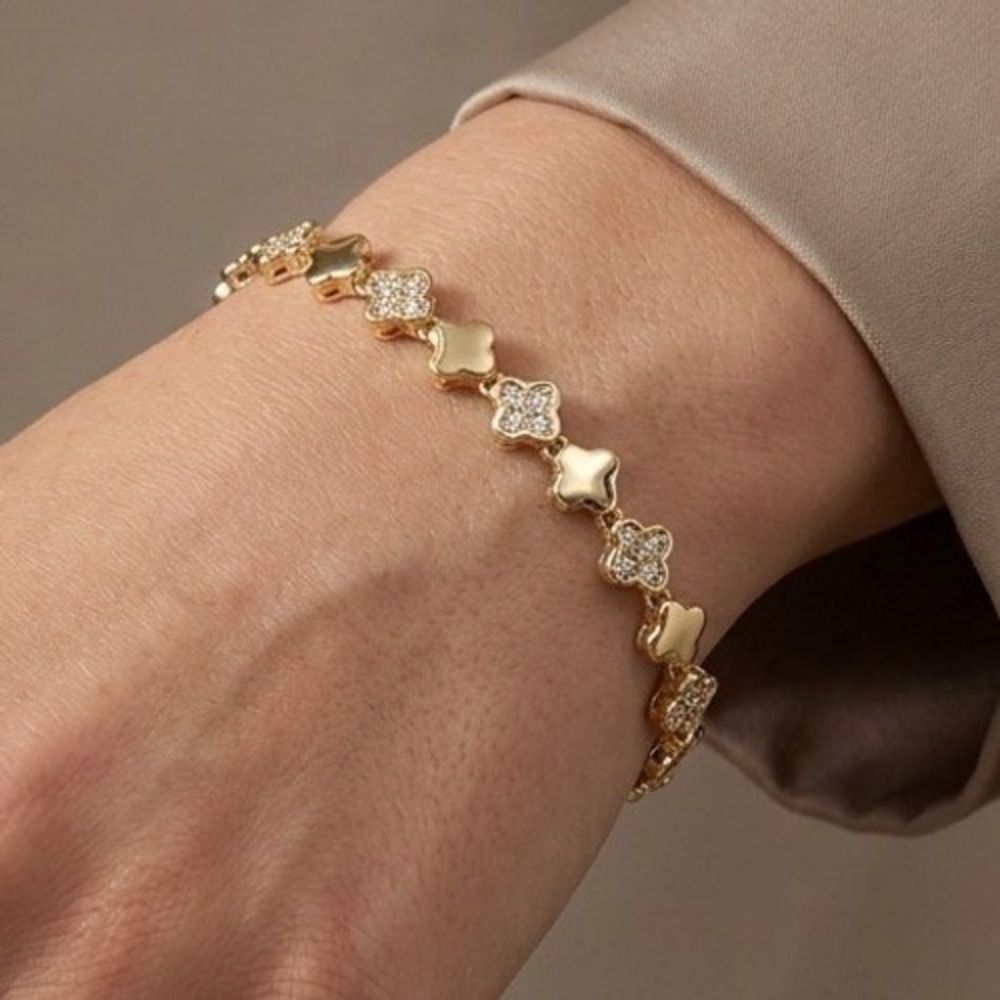 Womens Clover Link Bracelet 7.5in Gold Plated Rhinestone Elegant